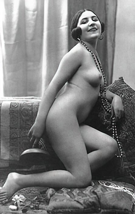 444px x 700px - Vintage Erotica â€“ Retro Erotic Photo Image Galleries of Classic Women Nude